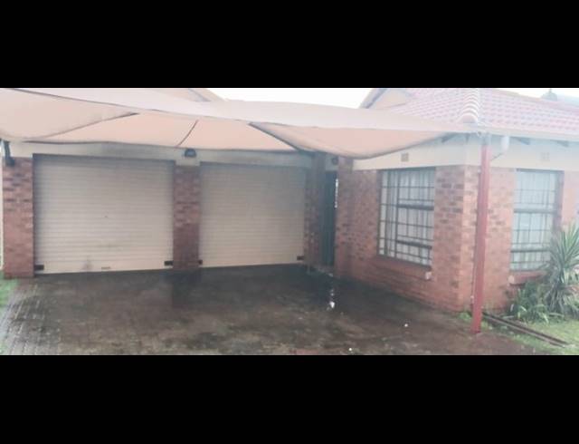 3 BEDROOM HOUSE FOR SALE IN CLAYVILLE